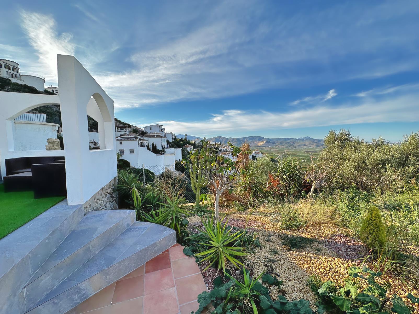 Villa met 5 slaapkamers en spectaculair uitzicht op de baai van Denia te koop in Monte Pego