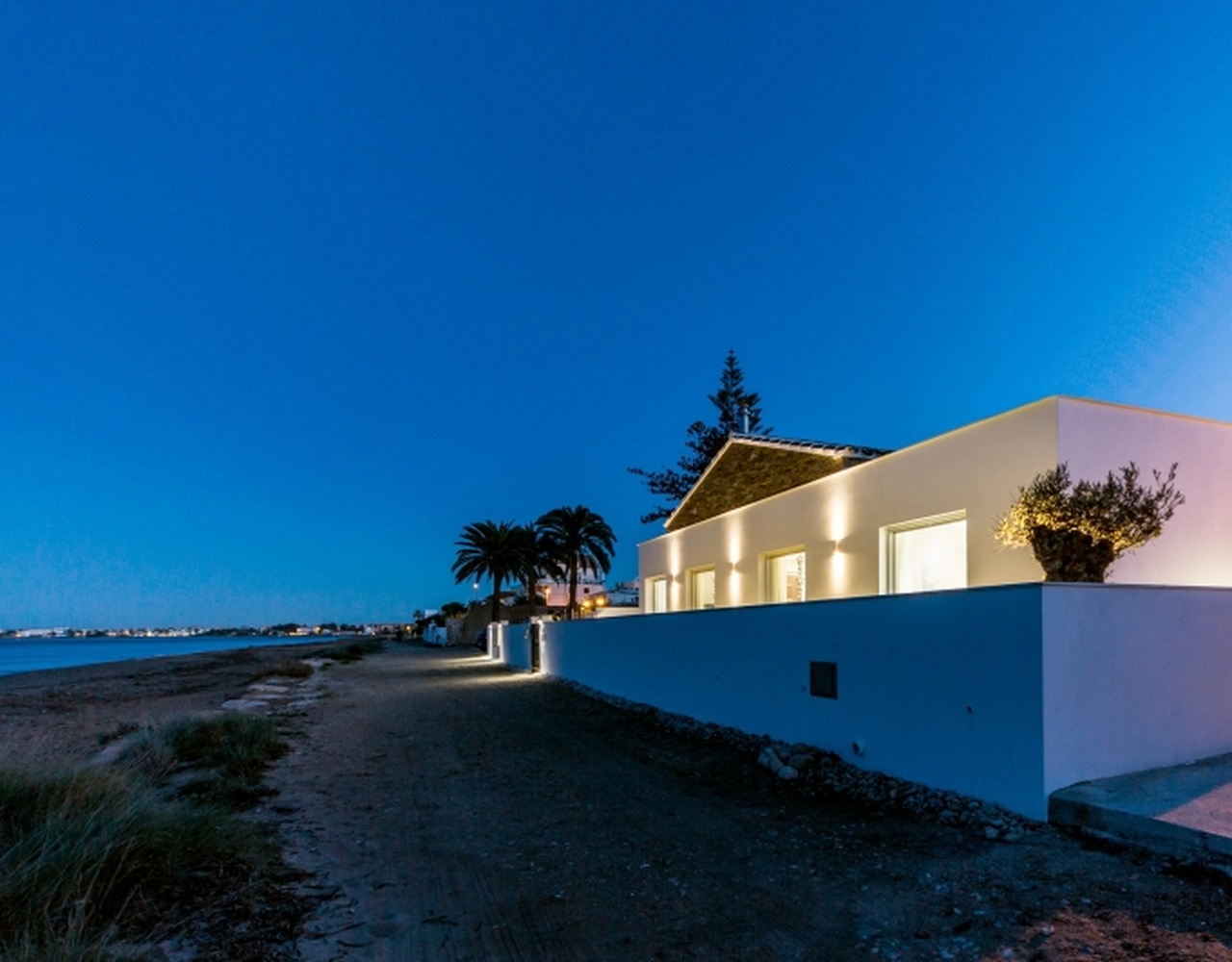 Prachtig strandhuis met 3 slaapkamers te koop in Denia Las Marinas