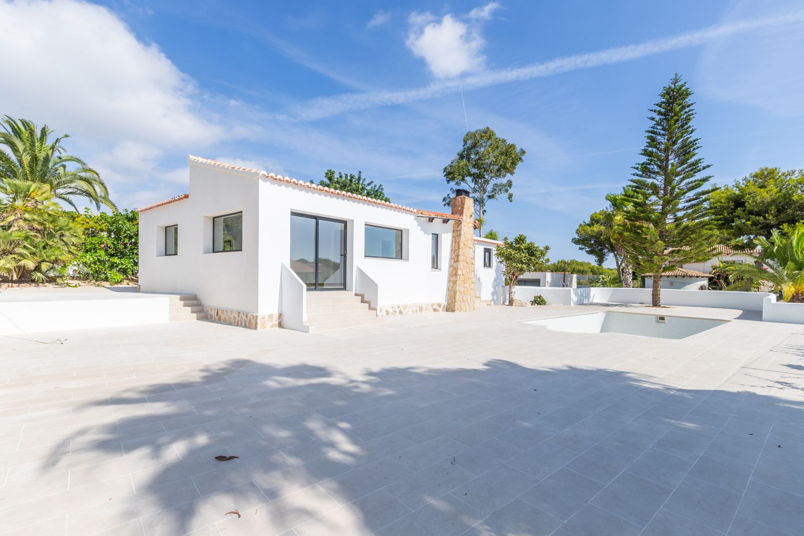Stunning Fully Renovated 4 Bedroom Villa for Sale in Javea Balcony al mar